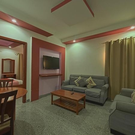 Platinium Hotel Apartments Seeb Exterior foto